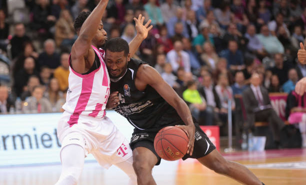 坚持不懈的 坚持不懈的