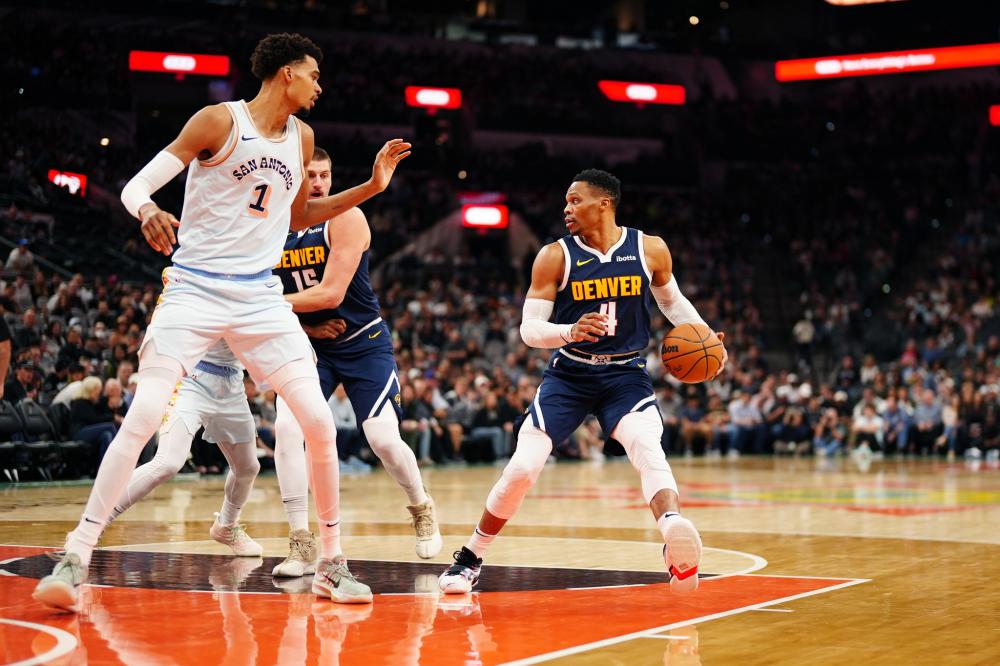 通过与印尼 通过与印尼